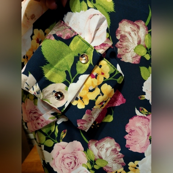 CATO Large Long‎ Sleeved Floral Blouse Asymmetrical Hem - Picture 4 of 6